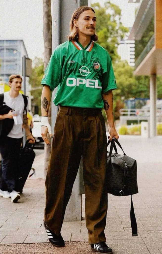 image-2-655x1024 Como o Futebol Influenciou a Moda: A União Entre Esporte, Estilo e Cultura